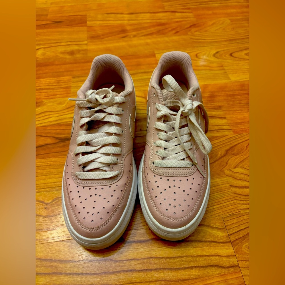 Platform tennis shoes